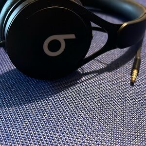 Beats wired Headphones noise cancelling